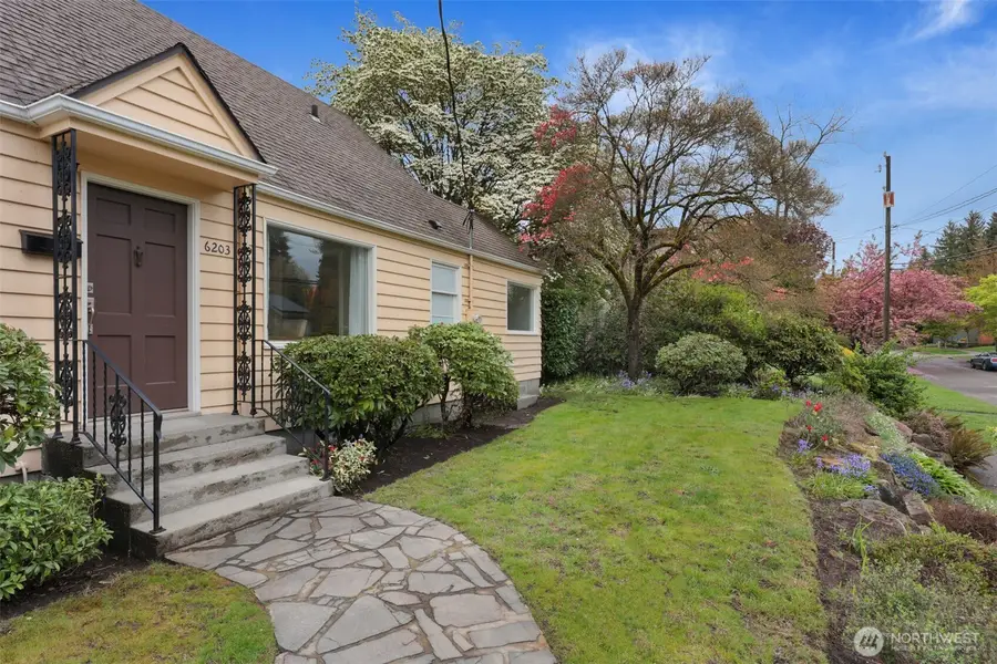 6203 39th Avenue Ne, Seattle, WA 98115 - #2