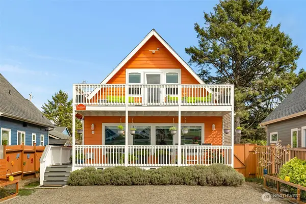 9 Darien Lane, Pacific Beach, WA 98571