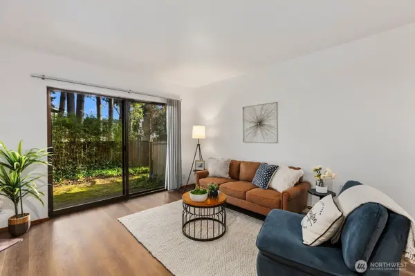 8017 NE 177th Court #504, Kenmore, WA 98028