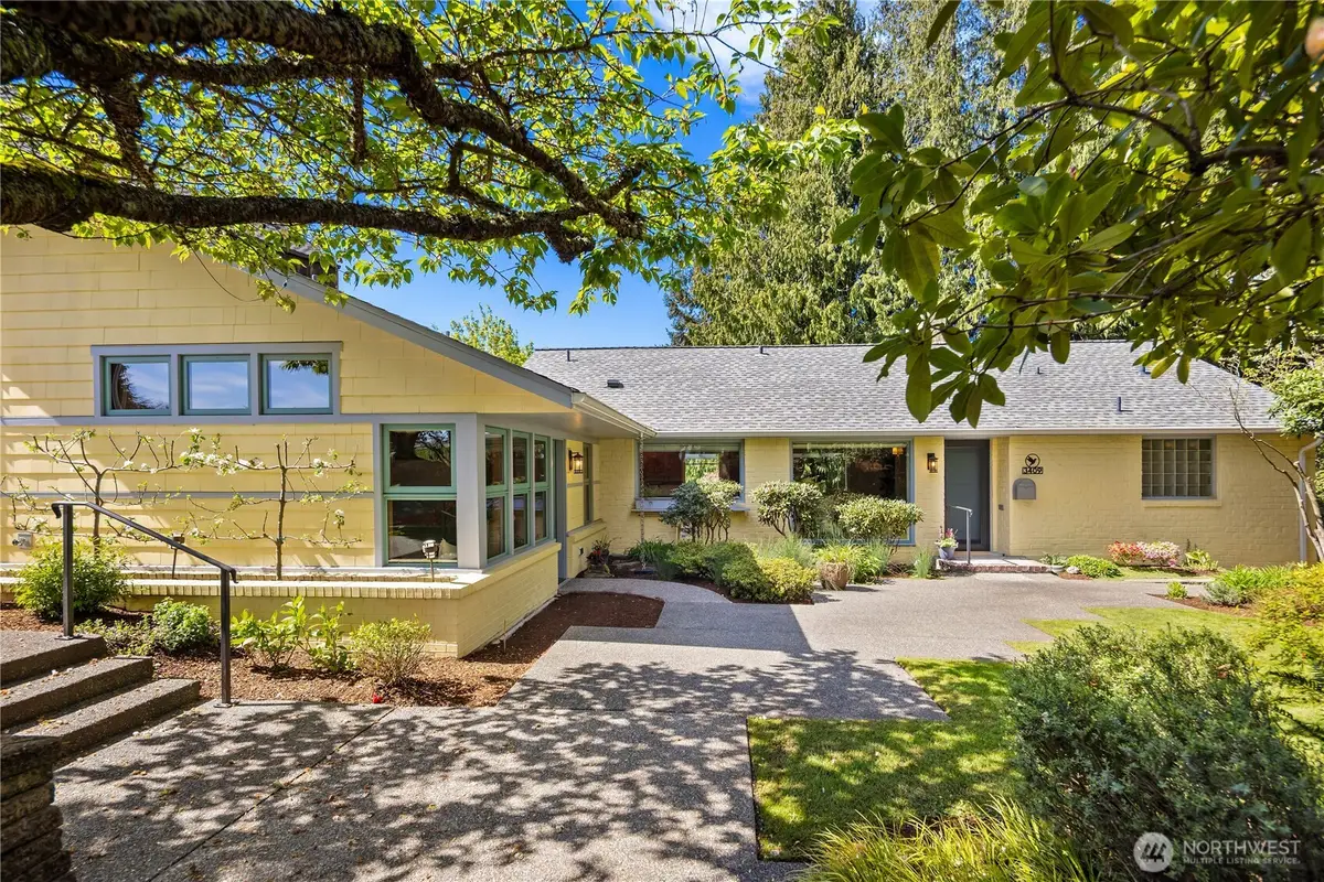 3409 Magnolia Blvd W, Seattle, WA 98199 - #1