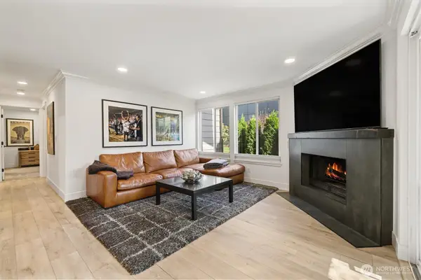 10813 NE 147th Lane #N102, Bothell, WA 98011