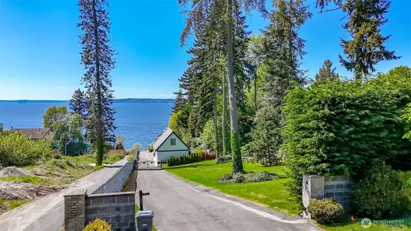 27 10th Avenue S, Des Moines, WA 98198