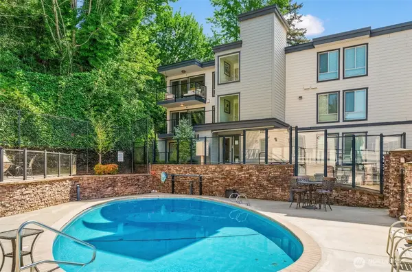 3212 81st Place Se #C301, Mercer Island, WA 98040