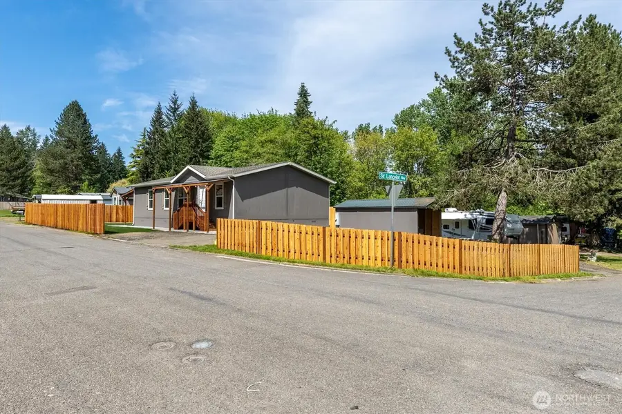 101 Sir Lancelot Drive, Castle Rock, WA 98611 - #3