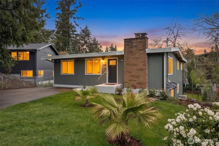 1300 SW 125th Place, Seattle, WA 98146 - #2