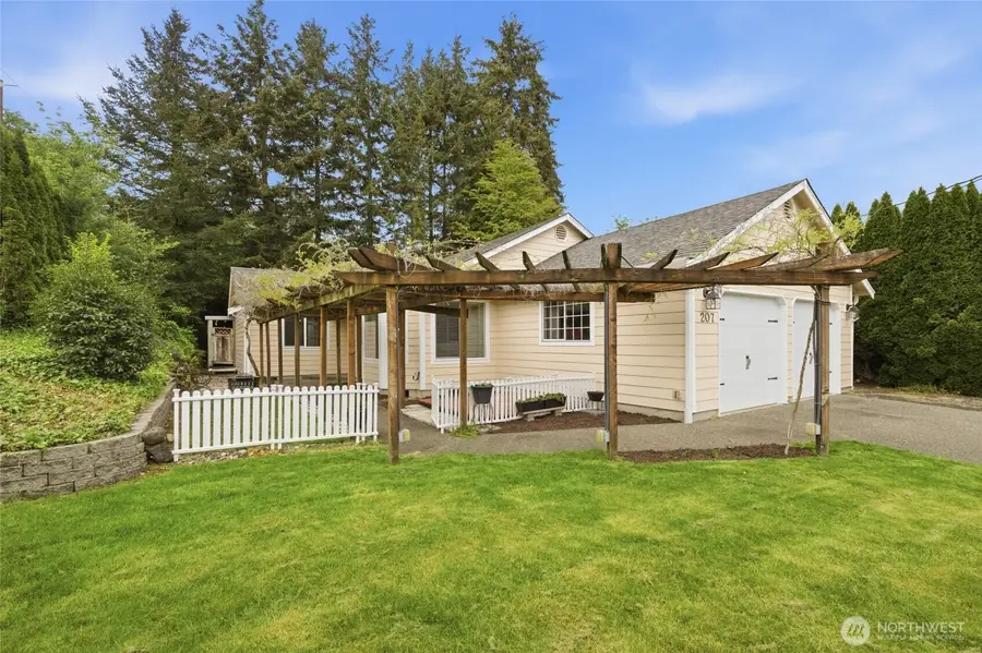 207 N 6th Avenue Sw, Tumwater, WA 98512 - #3