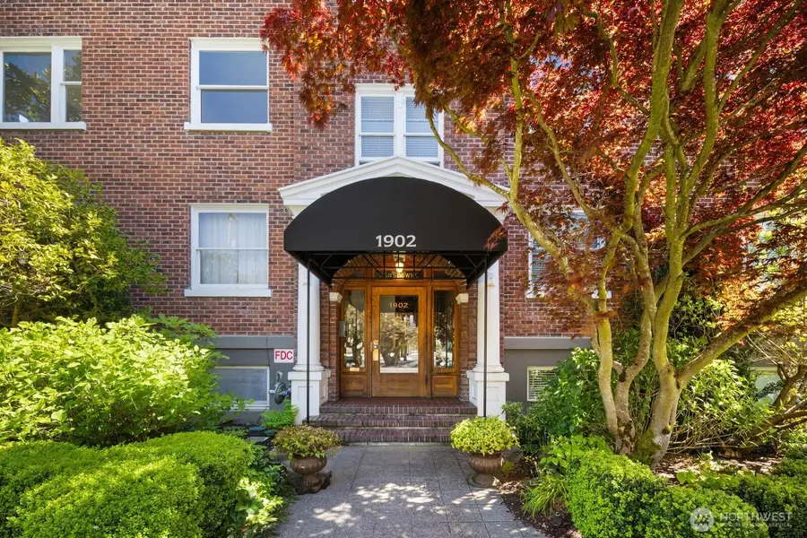1902 Bigelow Avenue N #304, Seattle, WA 98109 - #2
