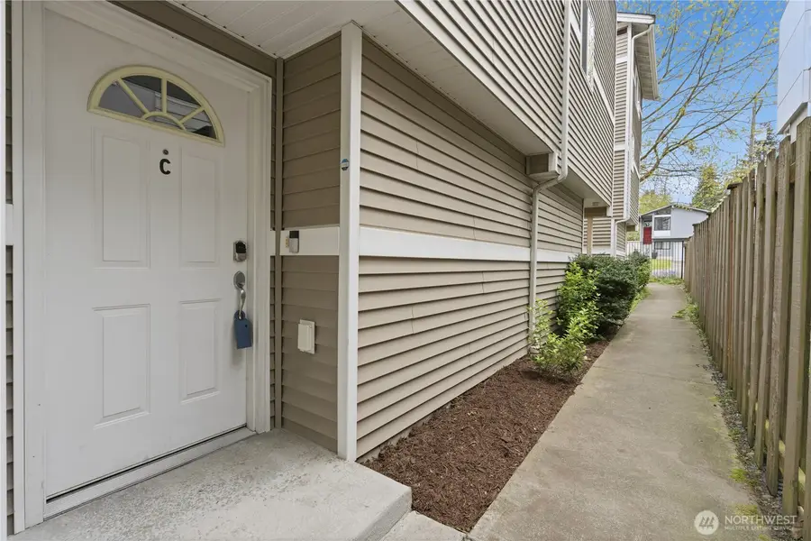 10520 Whitman Avenue N #C, Seattle, WA 98133 - #2