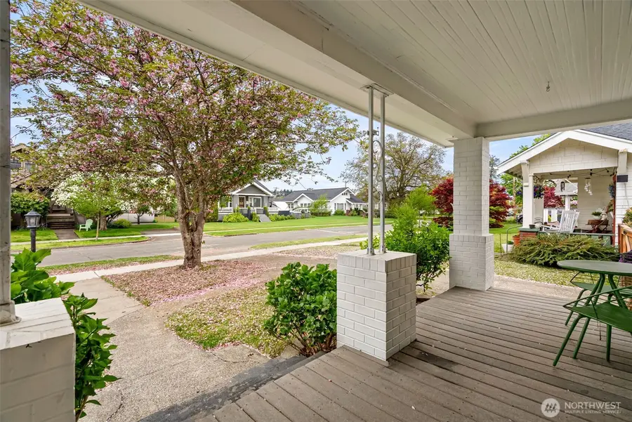809 Sumner Avenue, Sumner, WA 98390 - #2