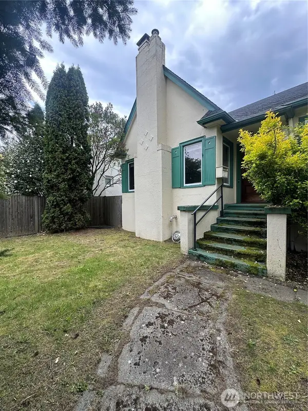 7818 NE Lake City Way Ne, Seattle, WA 98115