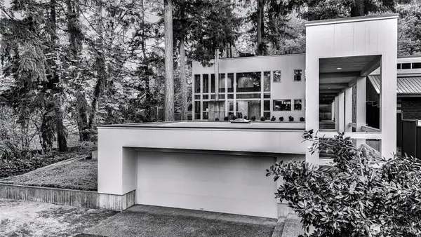 2261 W Lake Sammamish Parkway Se, Bellevue, WA 98008