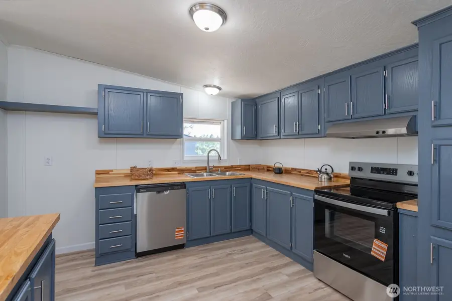 304 NW Hemlock Avenue, Royal City, WA 99357 - #2