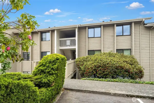 1319 S Puget Drive #D34, Renton, WA 98055
