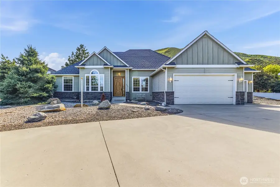 308 Kray Ike Court, Wenatchee, WA 98801 - #2