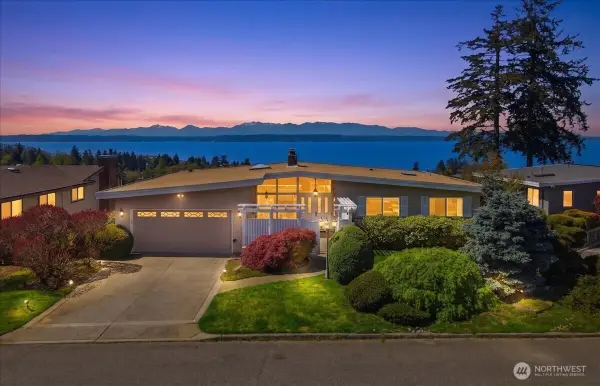 911 12th Avenue N, Edmonds, WA 98020