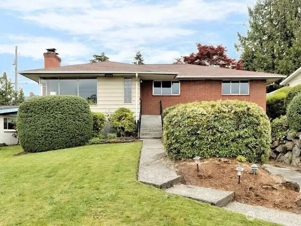 7051 S Lakeridge Drive, Seattle, WA 98178