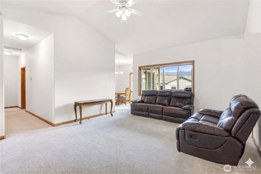1305 Boon Street #213, Sumas, WA 98295 - #2