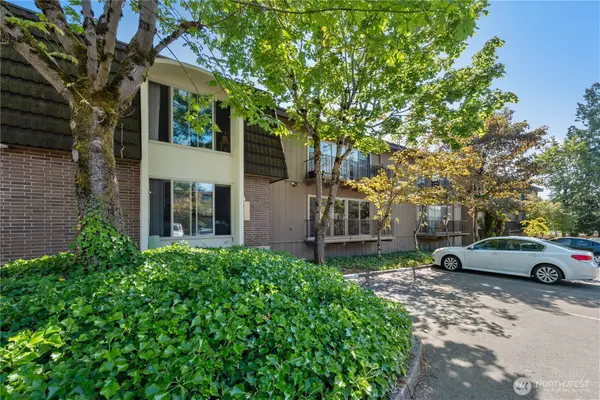 11006 NE 68th Street #812, Kirkland, WA 98033