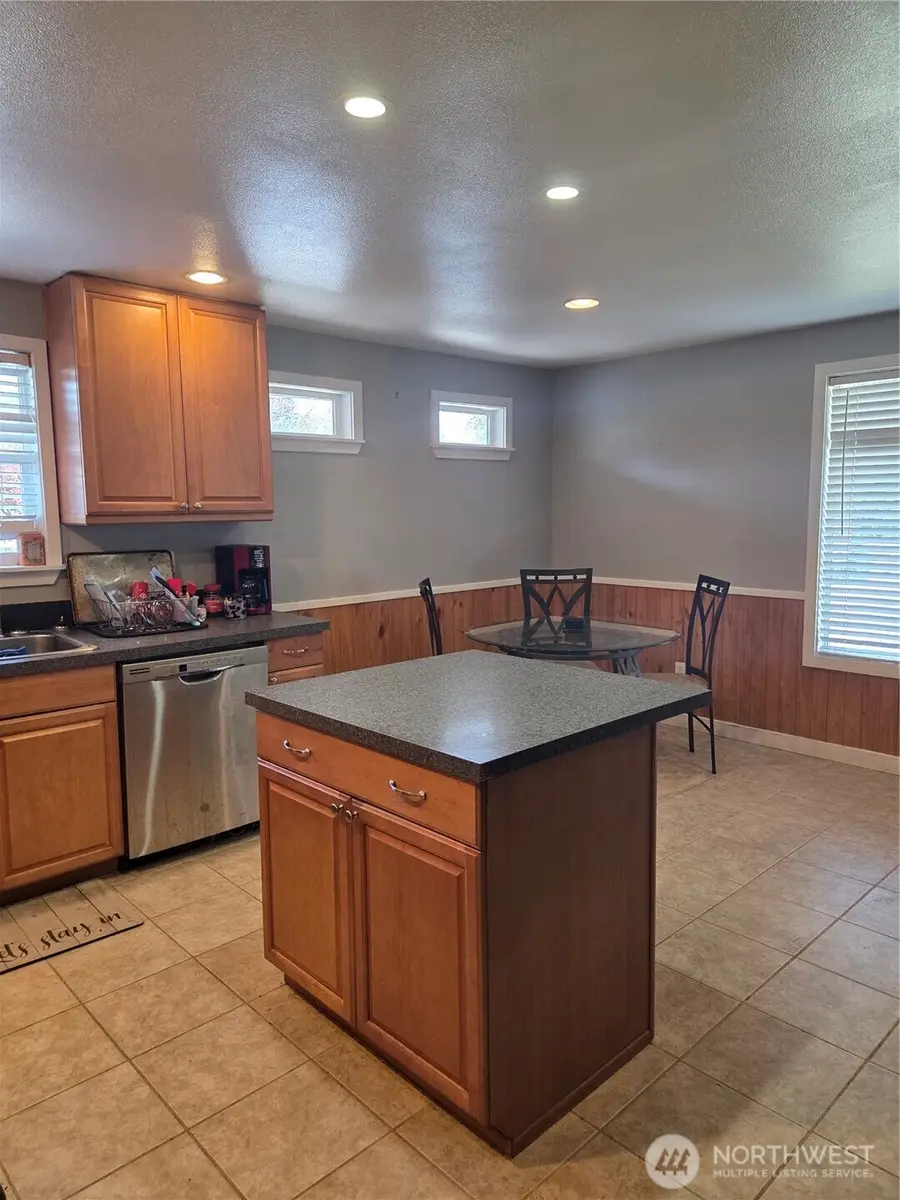 2000 E Highland Avenue, Mount Vernon, WA 98273 - #3