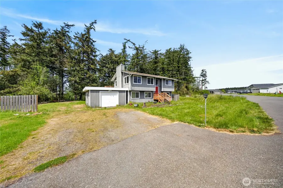 945 Walker Avenue, Oak Harbor, WA 98277 - #2