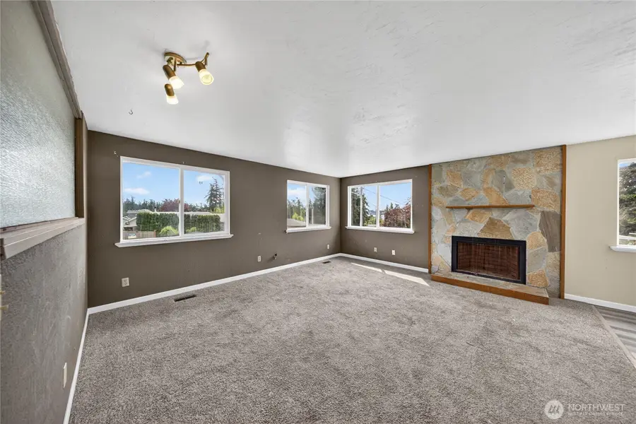 945 Walker Avenue, Oak Harbor, WA 98277 - #3