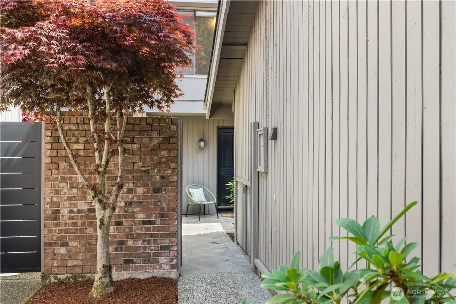 130 141st Place Ne, Bellevue, WA 98007 - #2