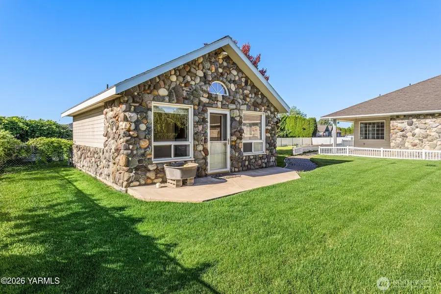 8204 Midvale Road, Yakima, WA 98908 - #3
