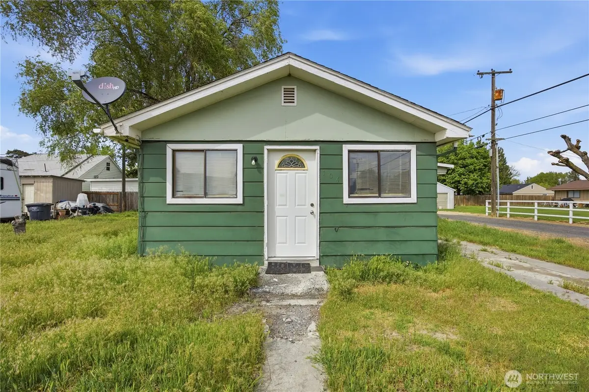 104 E 5th Ave, Warden, WA 98857 - #1