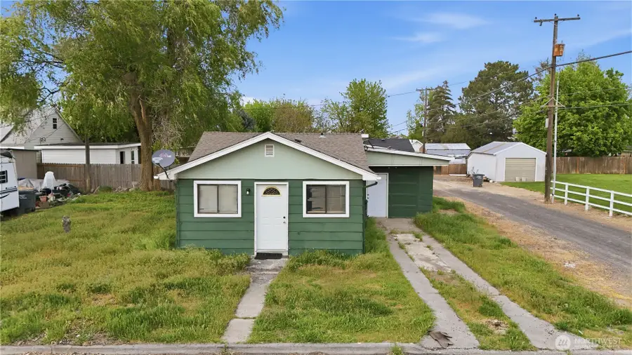 104 E 5th Ave, Warden, WA 98857 - #2