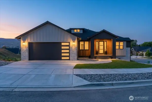 982 Spring Mountain Drive, Wenatchee, WA 98801