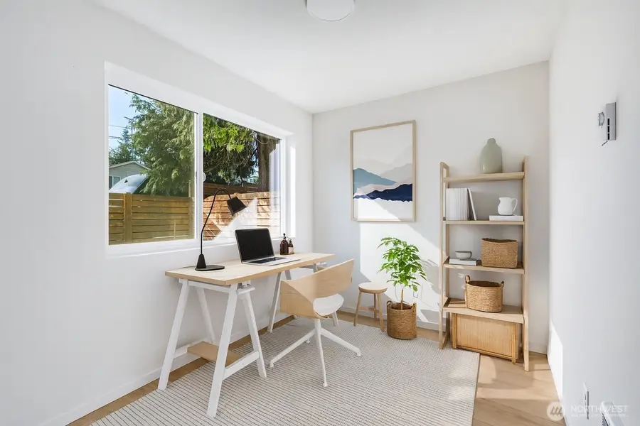 902 N 107th Street, Seattle, WA 98133 - #3