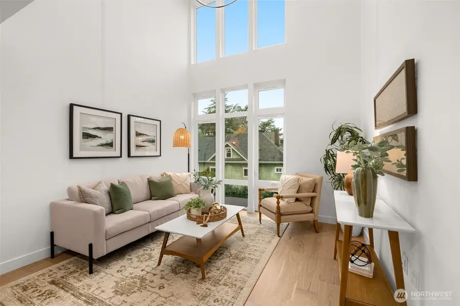 222 10th Avenue E, Seattle, WA 98102 - #3