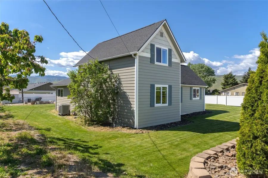 25 Sun Valley Drive, Wenatchee, WA 98801 - #2