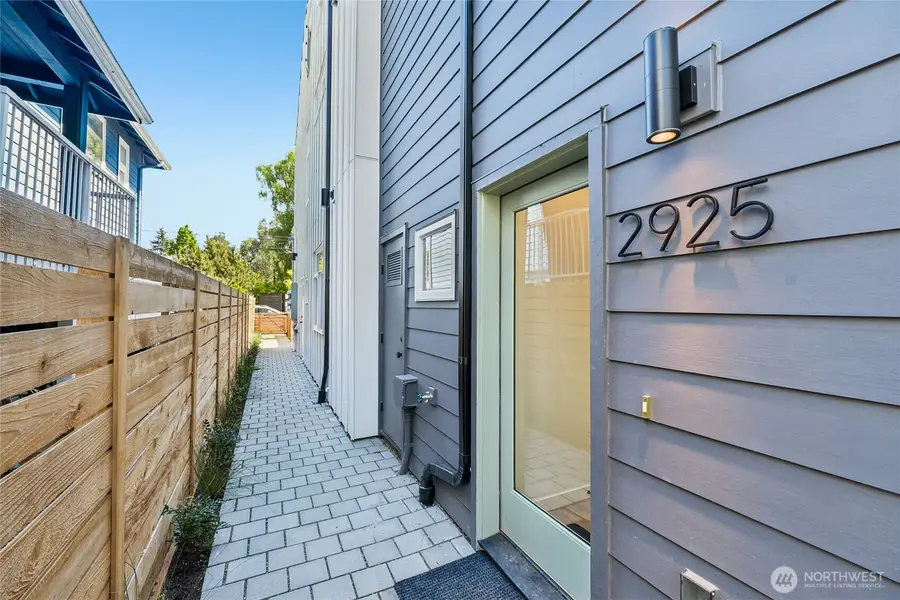 2925 39th Avenue Sw, Seattle, WA 98116 - #2