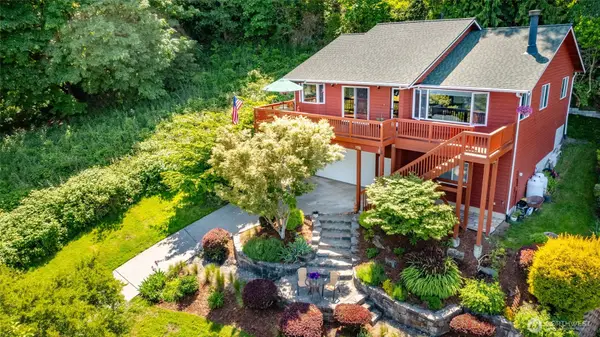 2205 Cranes Landing Drive, Greenbank, WA 98253