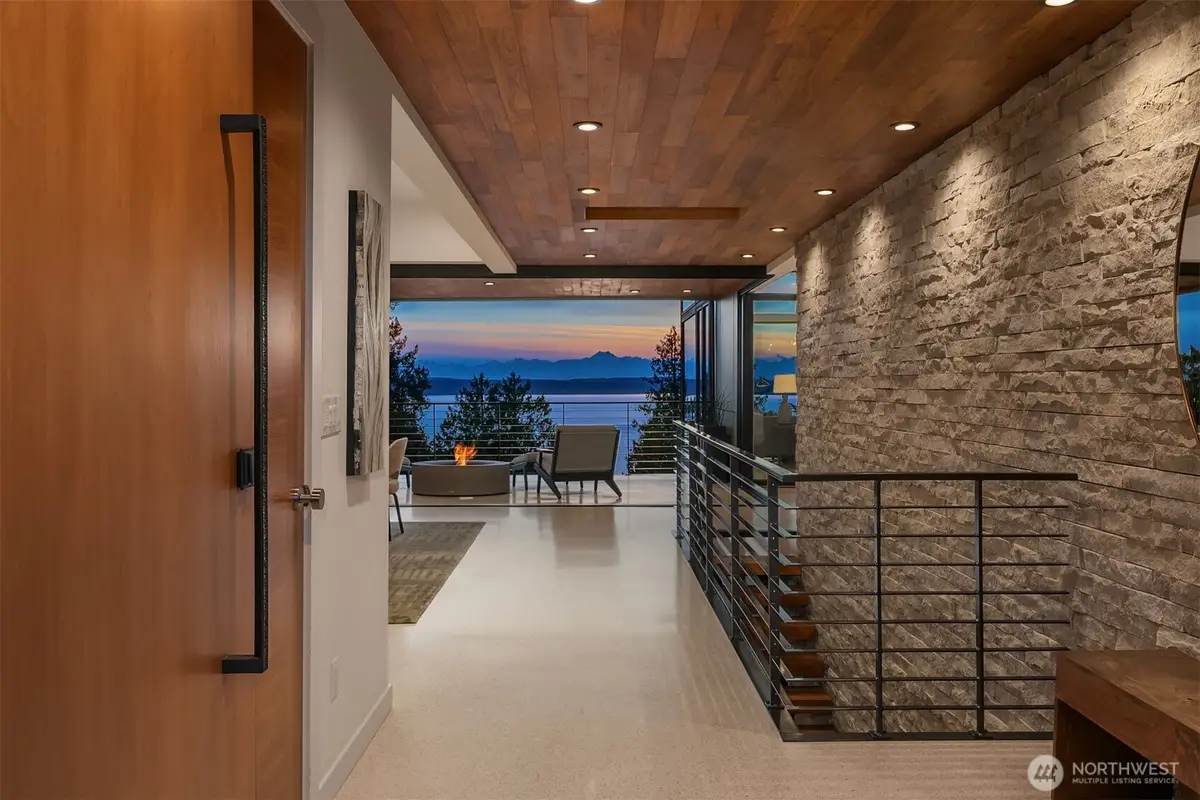 2825 Magnolia Boulevard W, Seattle, WA 98199 - #1