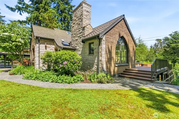 17014 25th Avenue Ne, Lake Forest Park, WA 98155