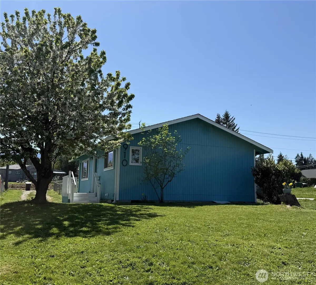 910 W 16th Street, Port Angeles, WA 98363 - #1