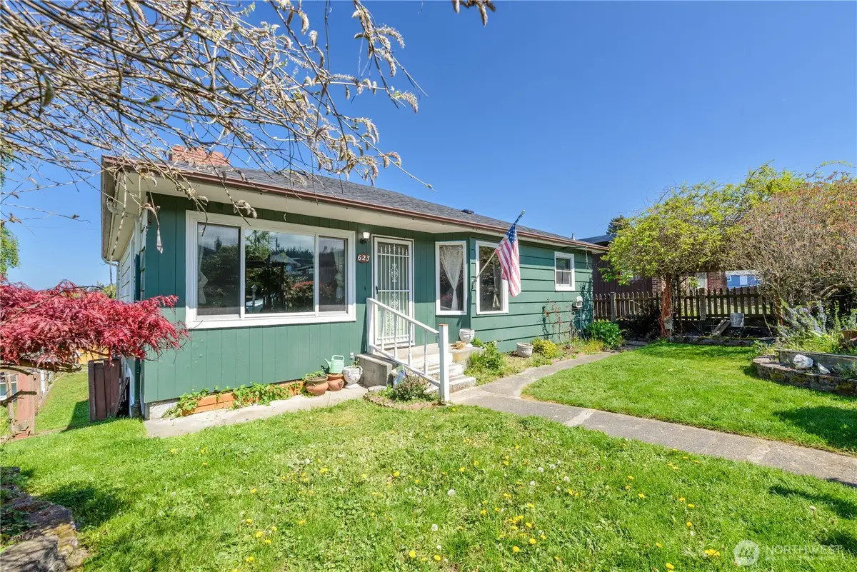 623 E 10th St, Port Angeles, WA 98362 - #1