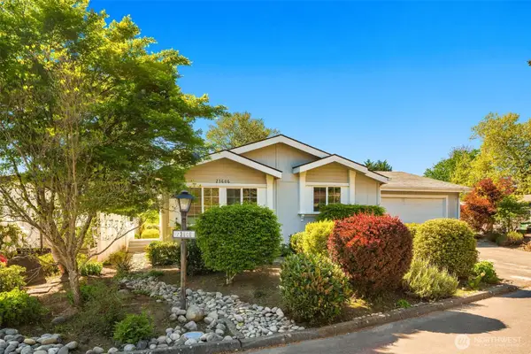 23606 Lake Dr W, Bothell, WA 98021