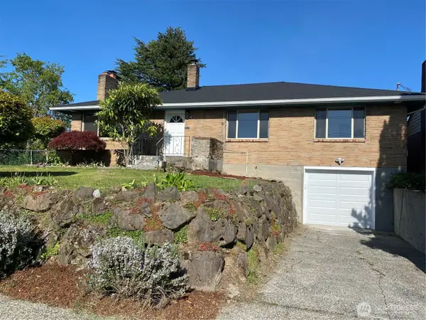 4916 24th Place S, Seattle, WA 98108