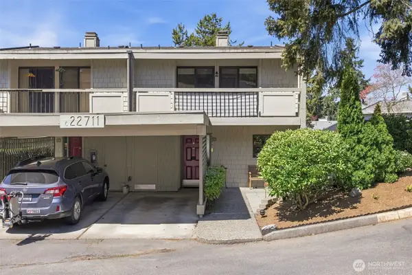 22711 Lakeview Drive #C6, Mountlake Terrace, WA 98043