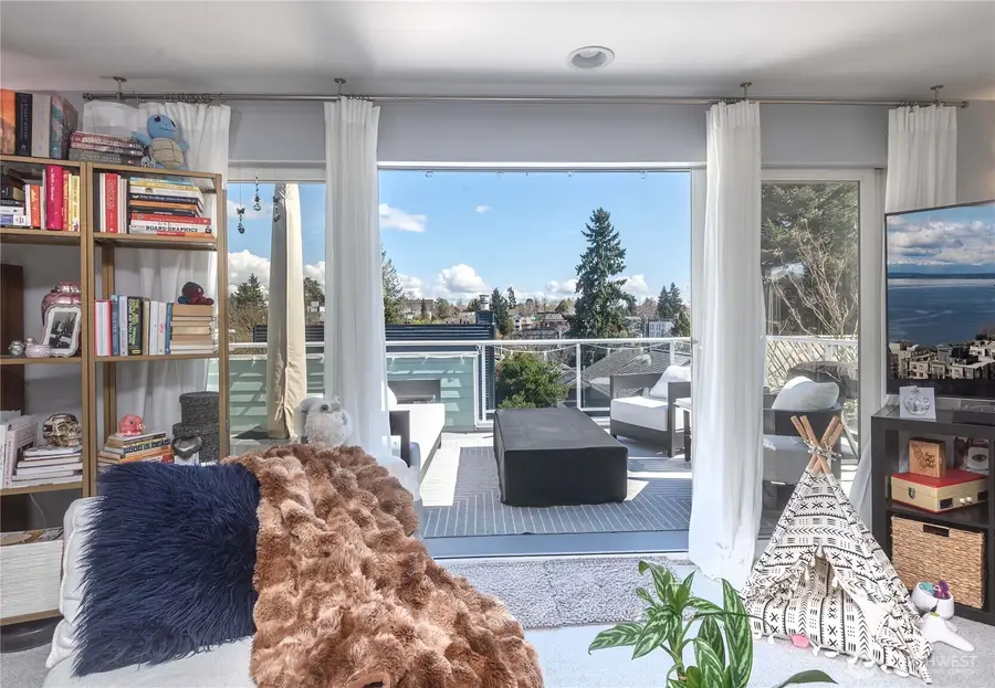 4258 Whitman Avenue N, Seattle, WA 98103 - #3