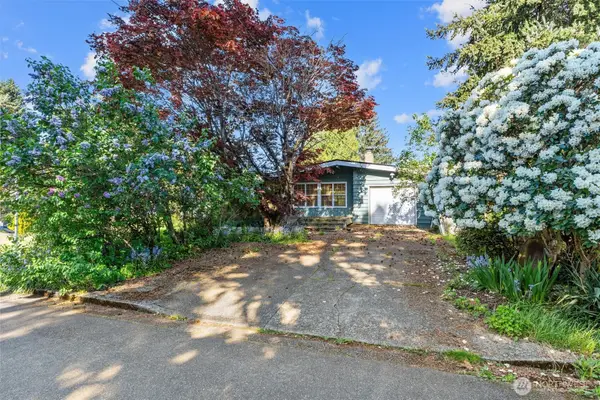 418 111th Avenue Se #3, Bellevue, WA 98004