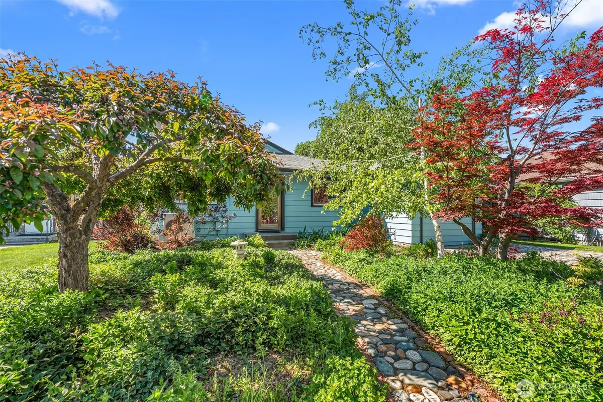 229 W Allen Avenue, Chelan, WA 98816 - #1