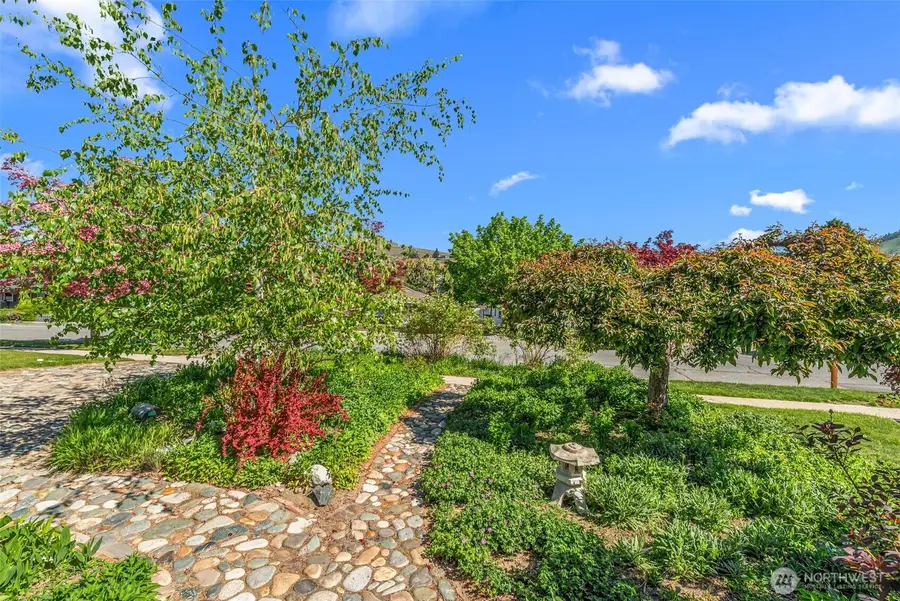 229 W Allen Avenue, Chelan, WA 98816 - #3