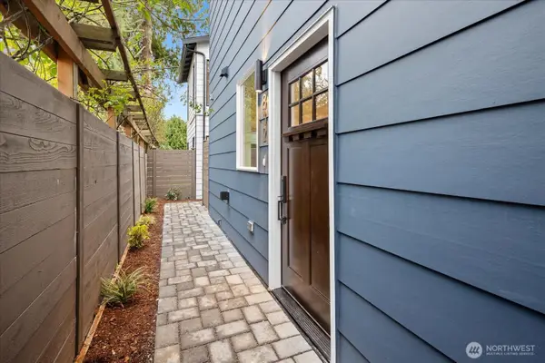 832 S Sullivan Street, Seattle, WA 98108