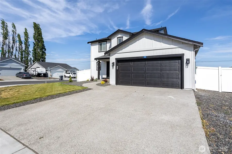 605 N Oak Street, Tieton, WA 98947 - #2