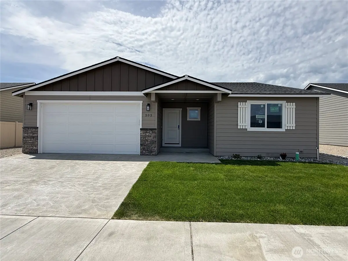 202 Salmon Drive, Wenatchee, WA 98801 - #1