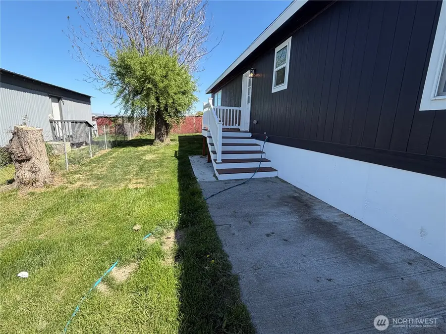 402 Maple Avenue #10, Sunnyside, WA 98944 - #2